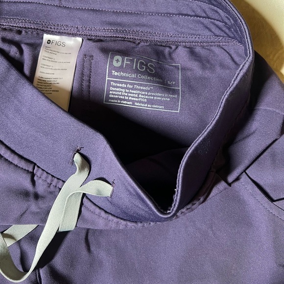 Figs: Purple Shadow Scrub Set - Picture 4 of 6